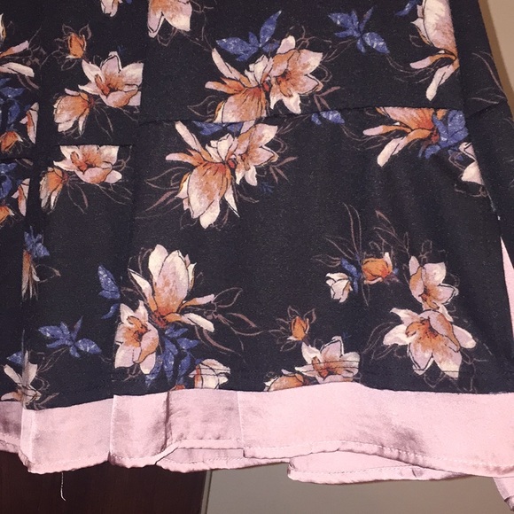 Cute floral tunic !! - Picture 2 of 3